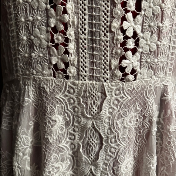 Johnny Was White Tiered Sleeveless V-Neck Dresses Overlay. - Picture 3 of 6